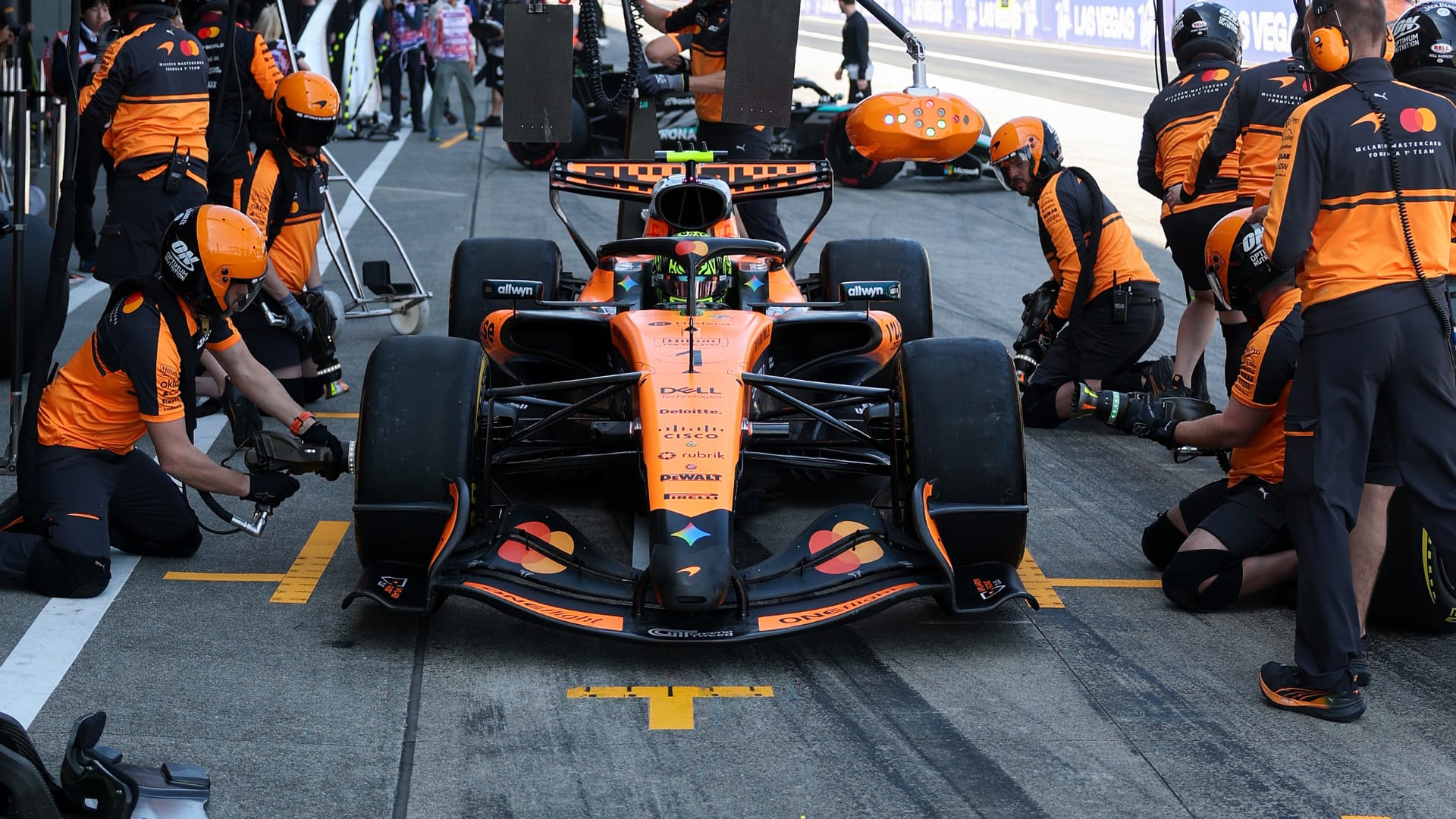 Pourquoi Alex Albon a enchaîné cinq arrêts aux stands au GP du Japon 2026 - Article F1 en vedette sur PitStopInsight