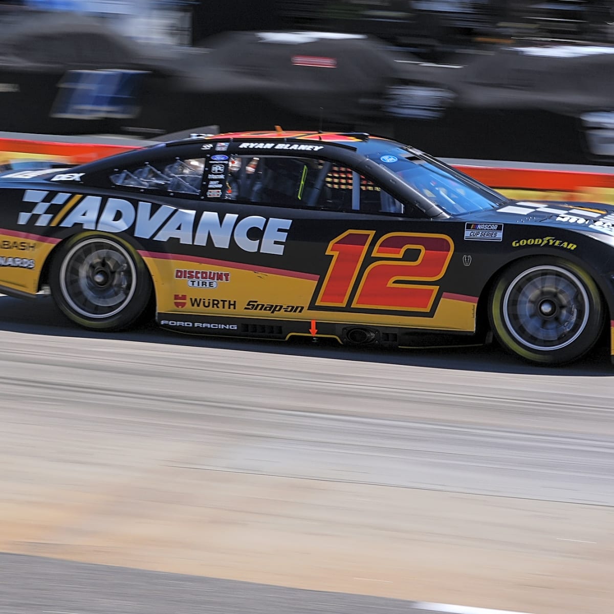 Ryan Blaney s'empare de la pole pour le Food City 500 à Bristol - Article Nascar en vedette sur PitStopInsight