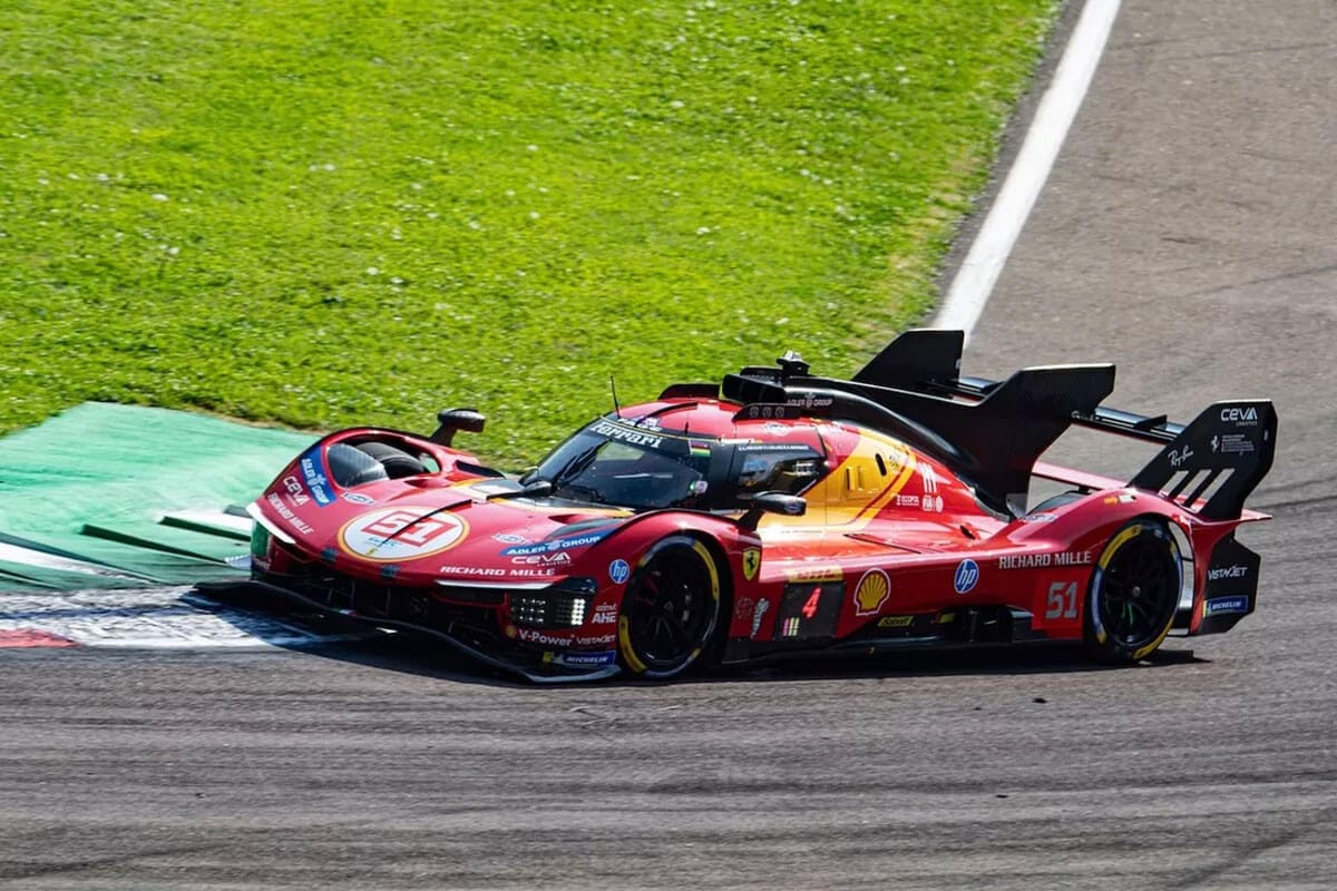 Giovinazzi arrache la pole pour Ferrari à Imola en WEC 2026 - Article WEC sur PitStopInsight