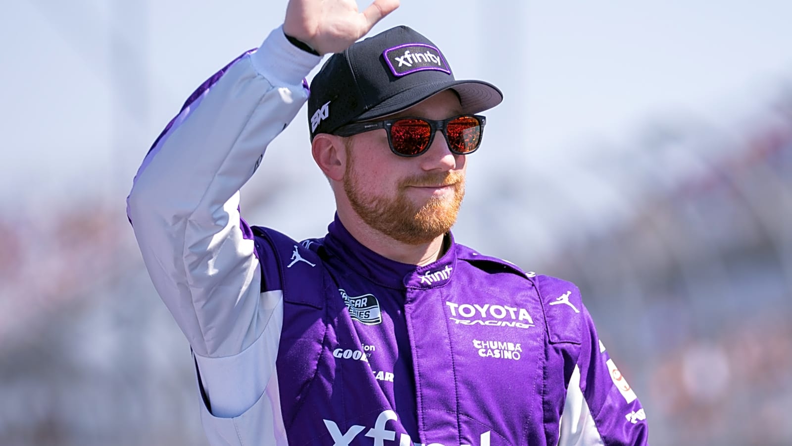 Tyler Reddick s'offre la pole à Kansas Speedway en NASCAR Cup 2026 - Article Nascar en vedette sur PitStopInsight