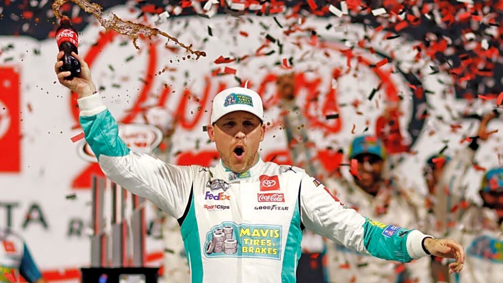 Denny Hamlin loue Kyle Busch malgré les tensions - Article Nascar en vedette sur PitStopInsight