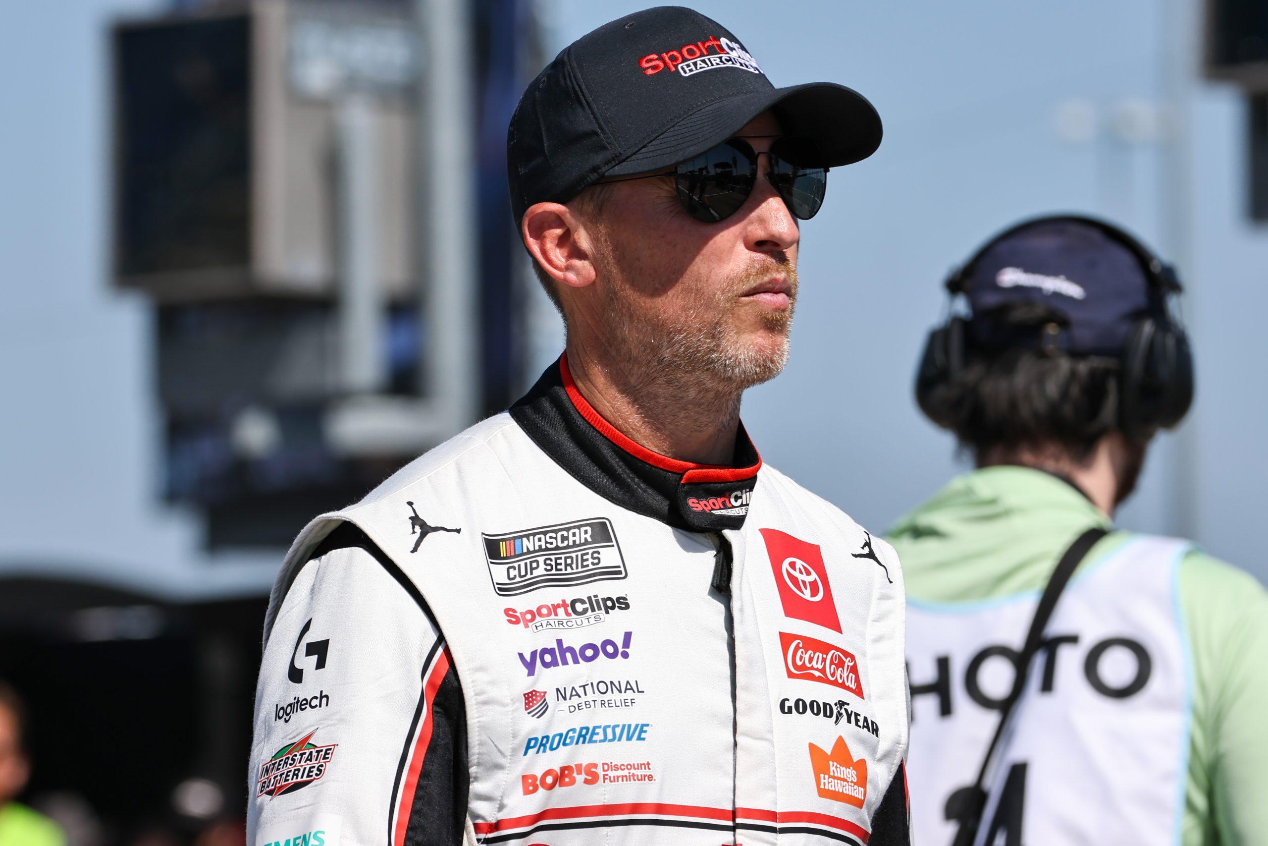 Denny Hamlin regrette son redémarrage final à Kansas Speedway - Article Nascar en vedette sur PitStopInsight