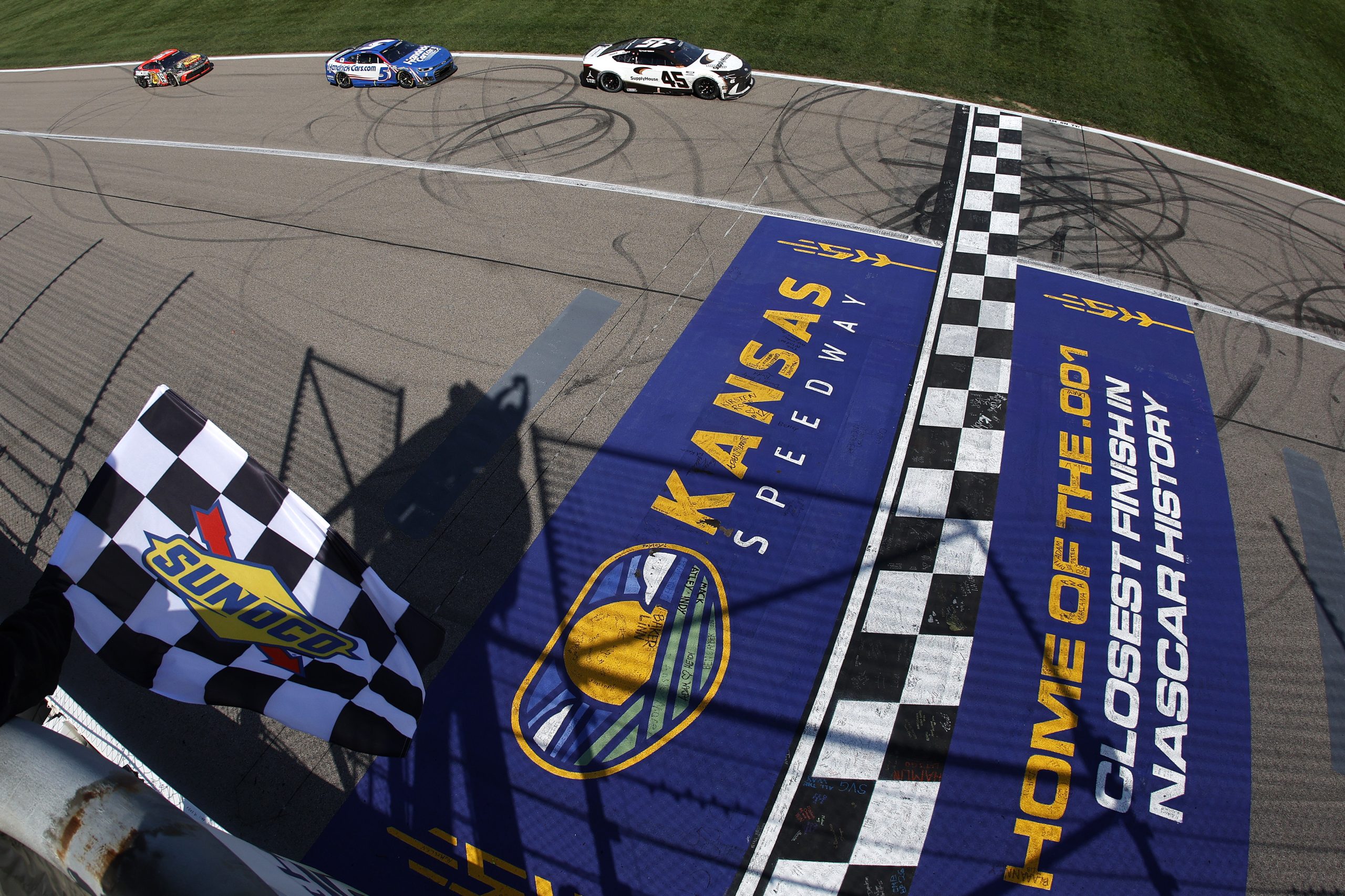 Décisions de prolongation à Kansas pour l'AdventHealth 400 - Article Nascar en vedette sur PitStopInsight