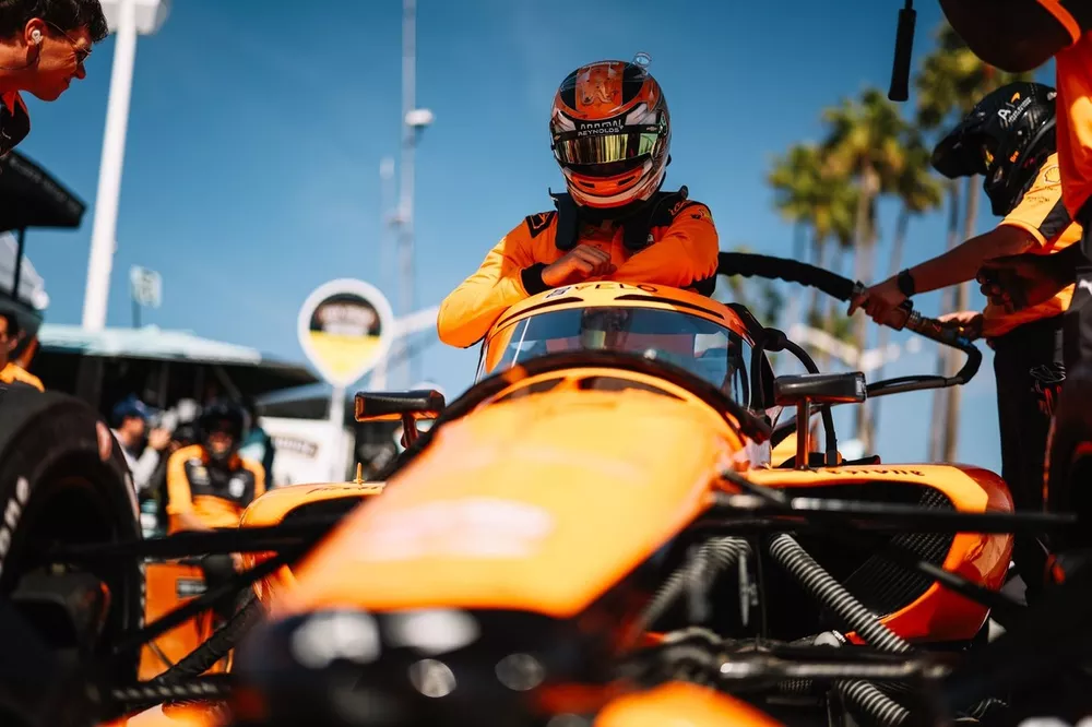 Tony Kanaan attend l'Indy 500 pour décider des contrats de Lundgaard et Siegel - Article IndyCar en vedette sur PitStopInsight