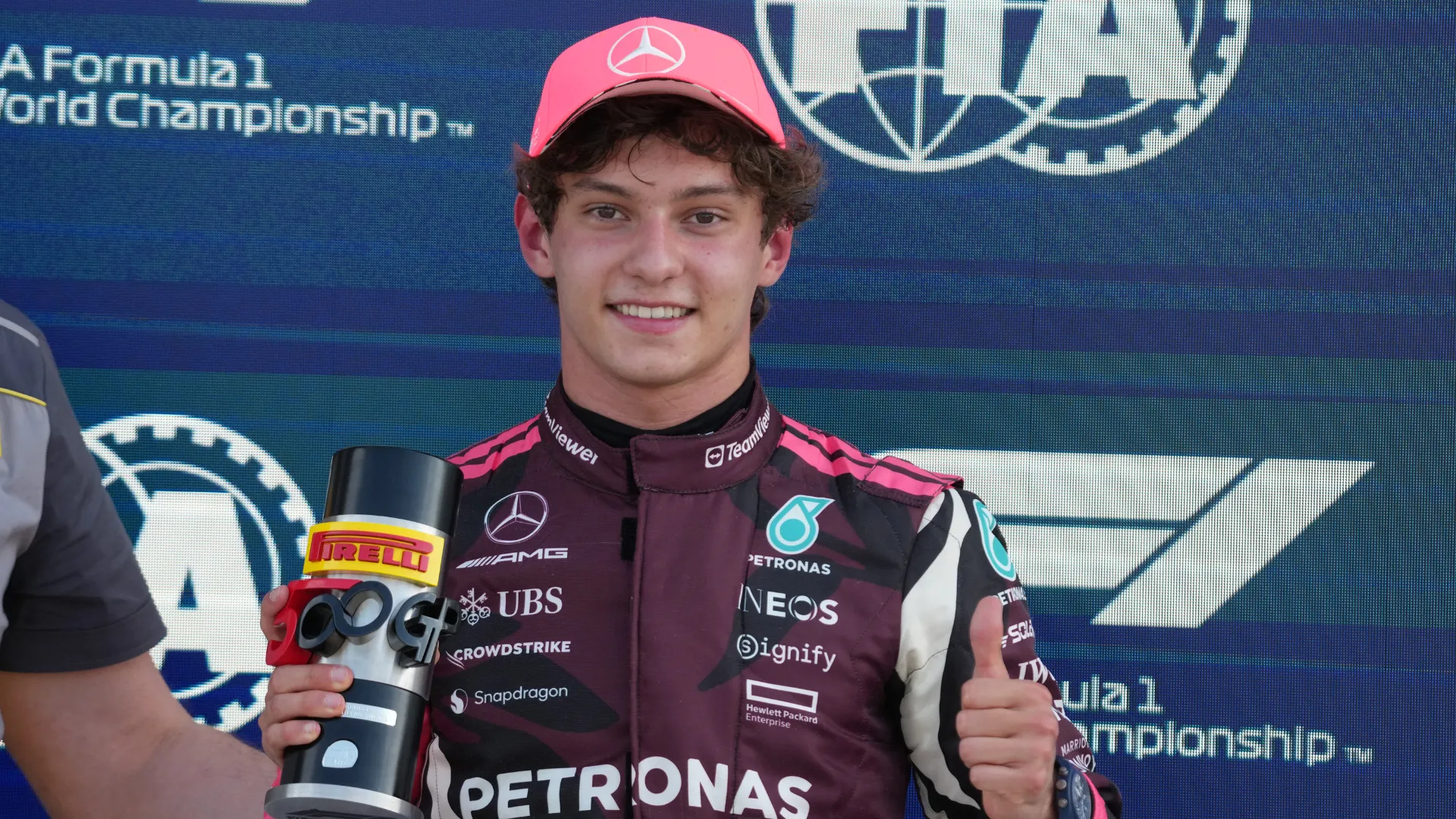 Kimi Antonelli signe sa troisième pole consécutive au Grand Prix de Miami - Article F1 en vedette sur PitStopInsight