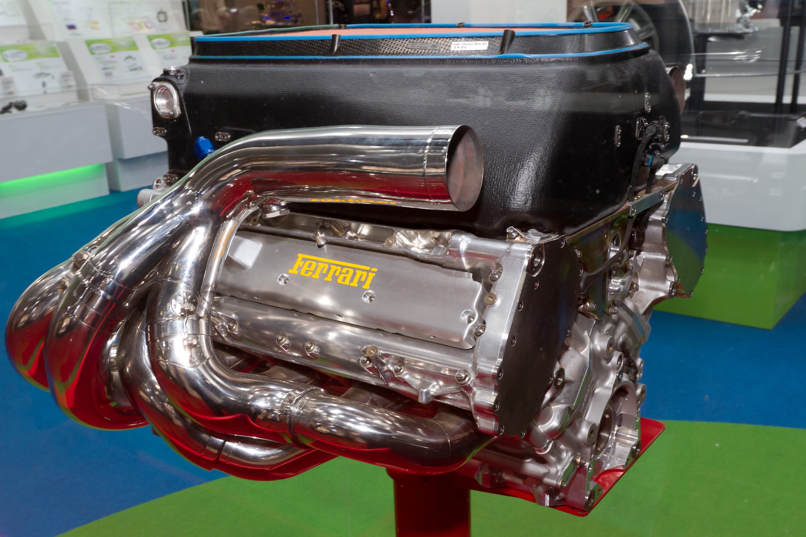 v8-engines-in-formula-1_0.jpg