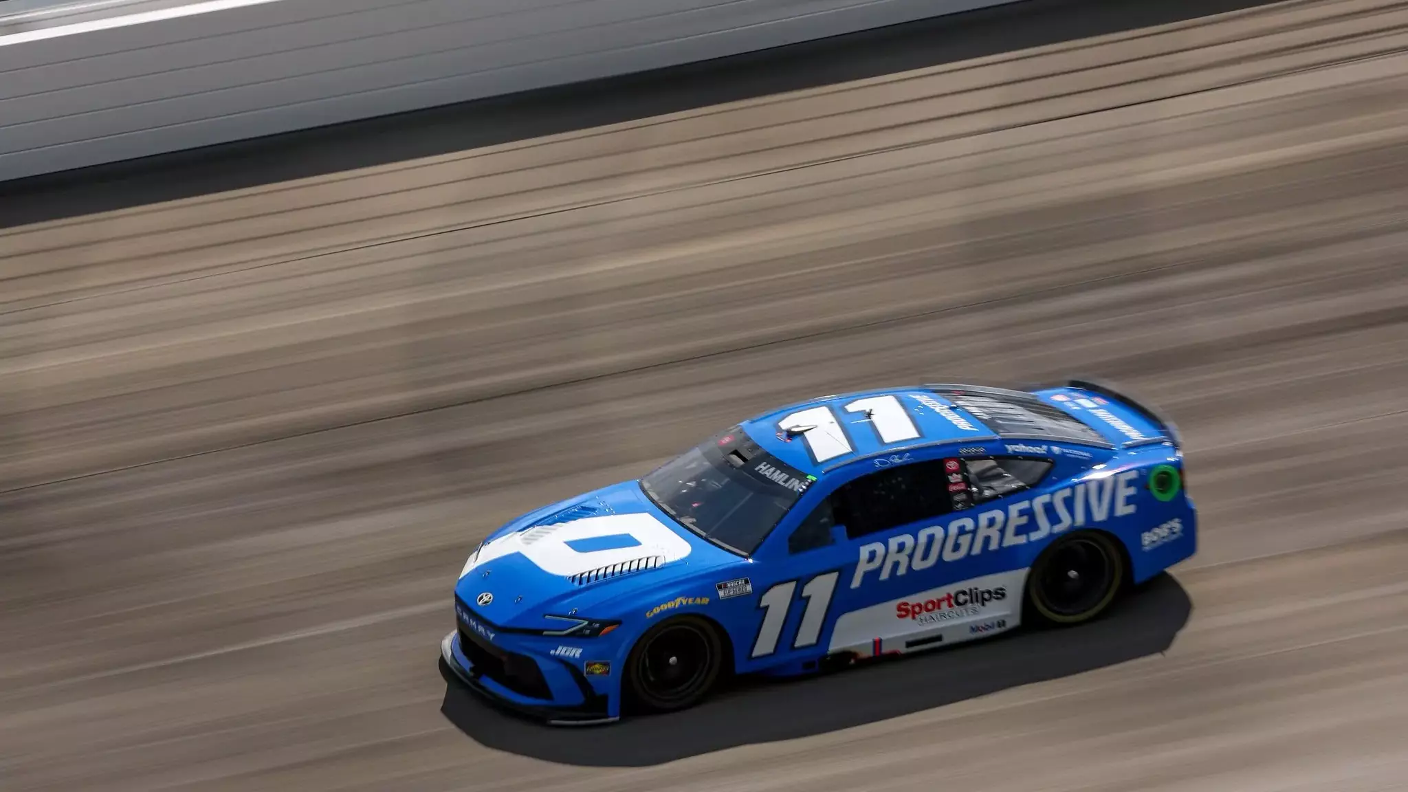 Denny Hamlin remporte la course NASCAR Cup à Dover en double prolongation - Article NASCAR sur PitStopInsight