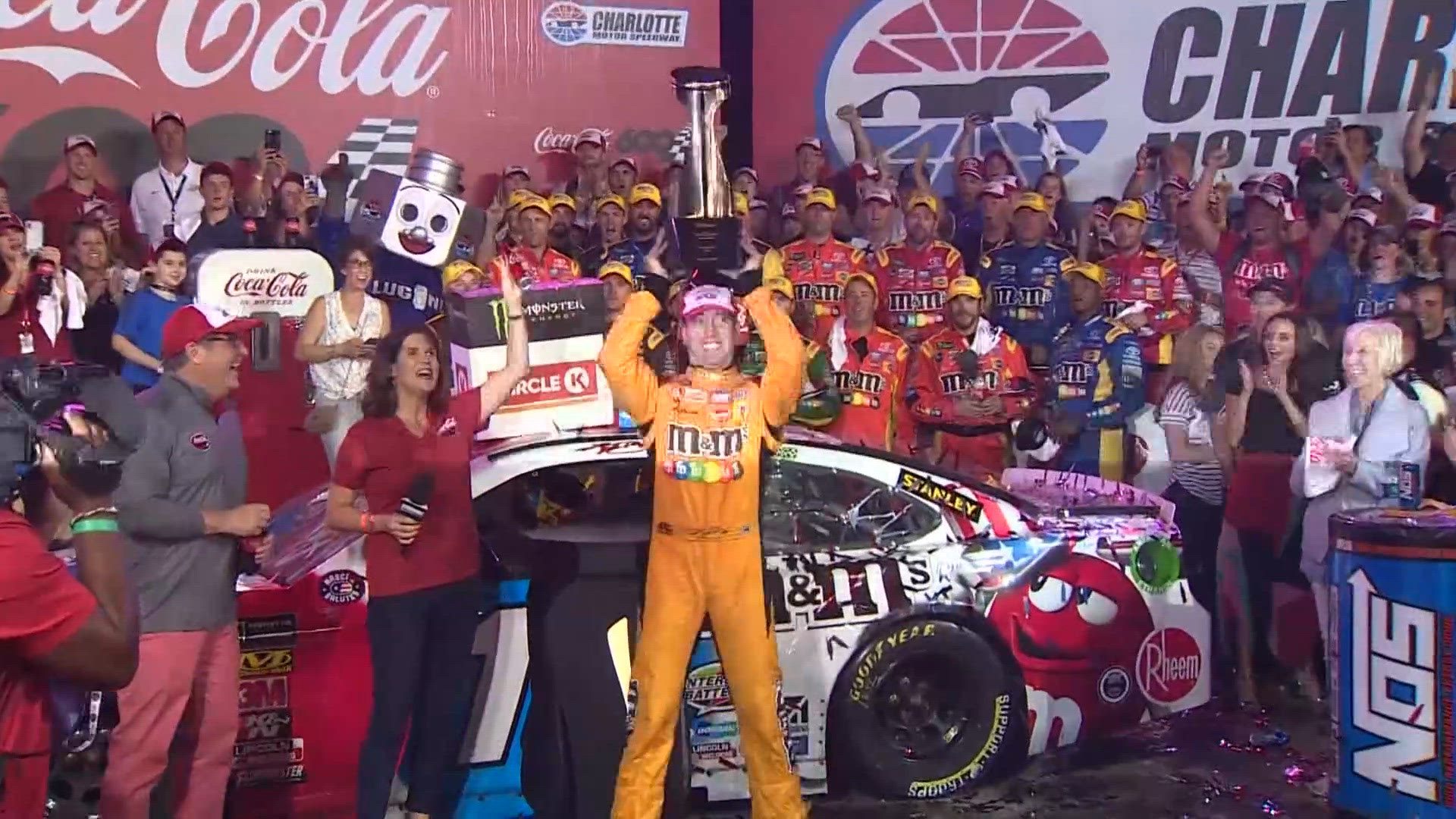 La famille de Kyle Busch honorée lors de la Coca-Cola 600 - Article Nascar en vedette sur PitStopInsight