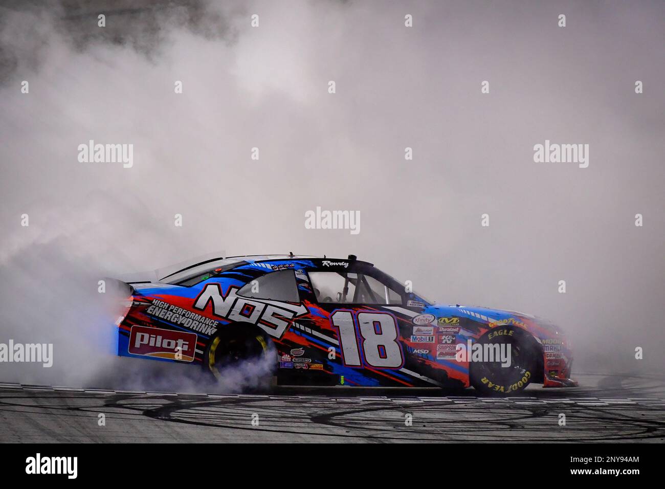 Stenhouse honore Busch avec la livrée NOS de Bristol 2017 - Article Nascar sur PitStopInsight