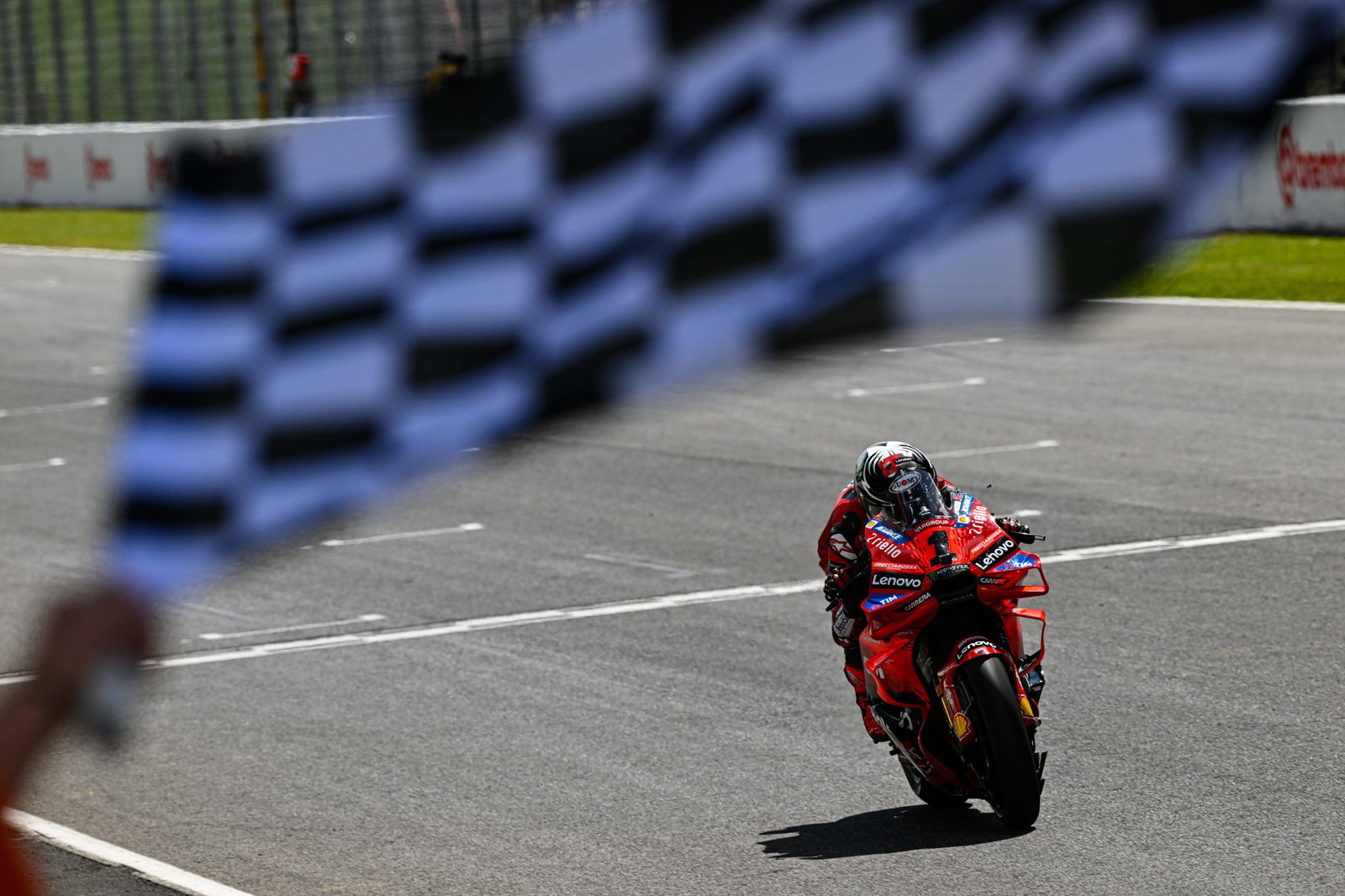 L'erreur au virage 1 qui a coûté le sprint à Bezzecchi à Mugello - Article MotoGP en vedette sur PitStopInsight
