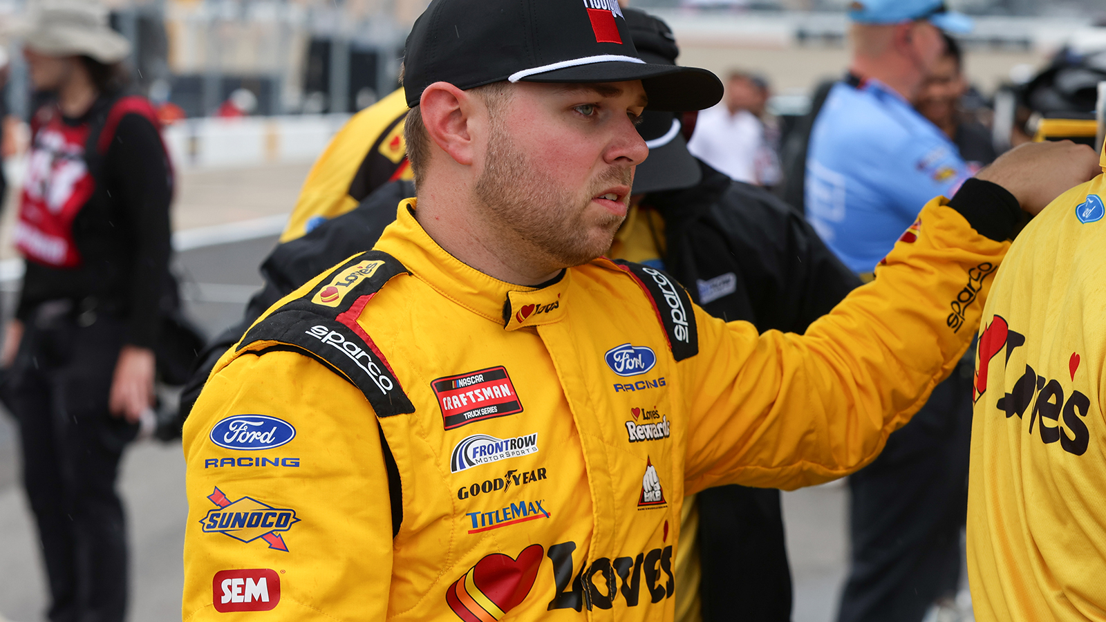 Denny Hamlin en pole à Nashville 2026 malgré la pluie - Article Nascar en vedette sur PitStopInsight
