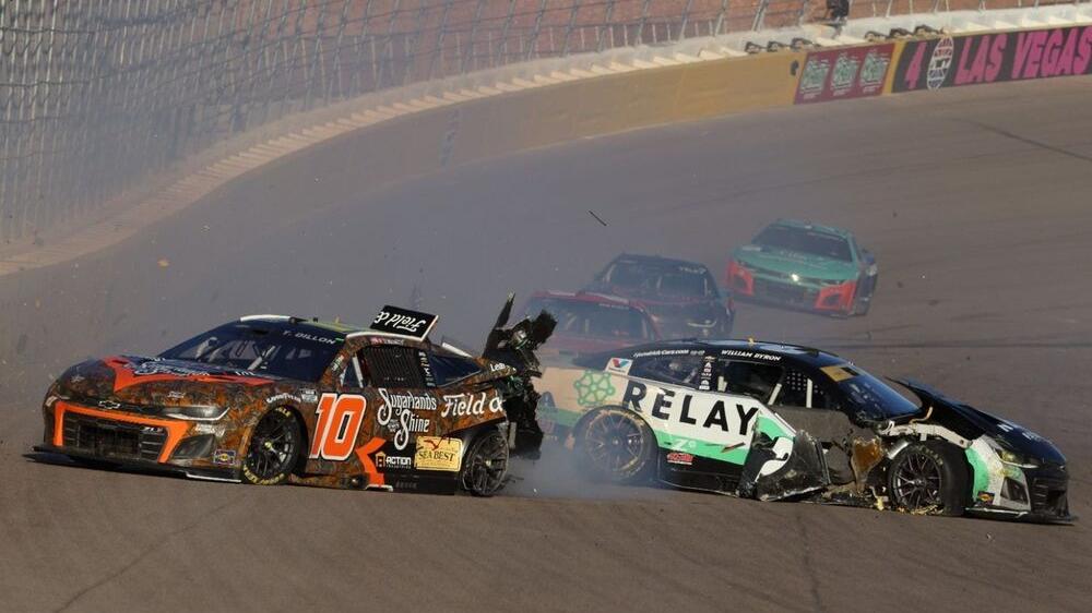accident entrée aux puits William Byron Ty Dillon Las Vegas NASCAR Cup - Article NASCAR sur PitStopInsight