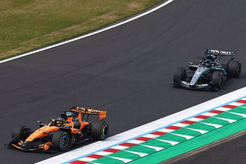 Boîte McLaren vs Mercedes : pourquoi les rapports courts changent tout en 2026 - Article F1 en vedette sur PitStopInsight
