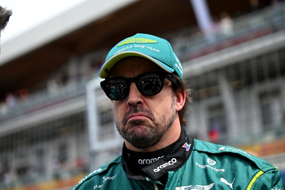 Alonso face aux downshifts aléatoires avant Monaco 2026 - Article F1 en vedette sur PitStopInsight