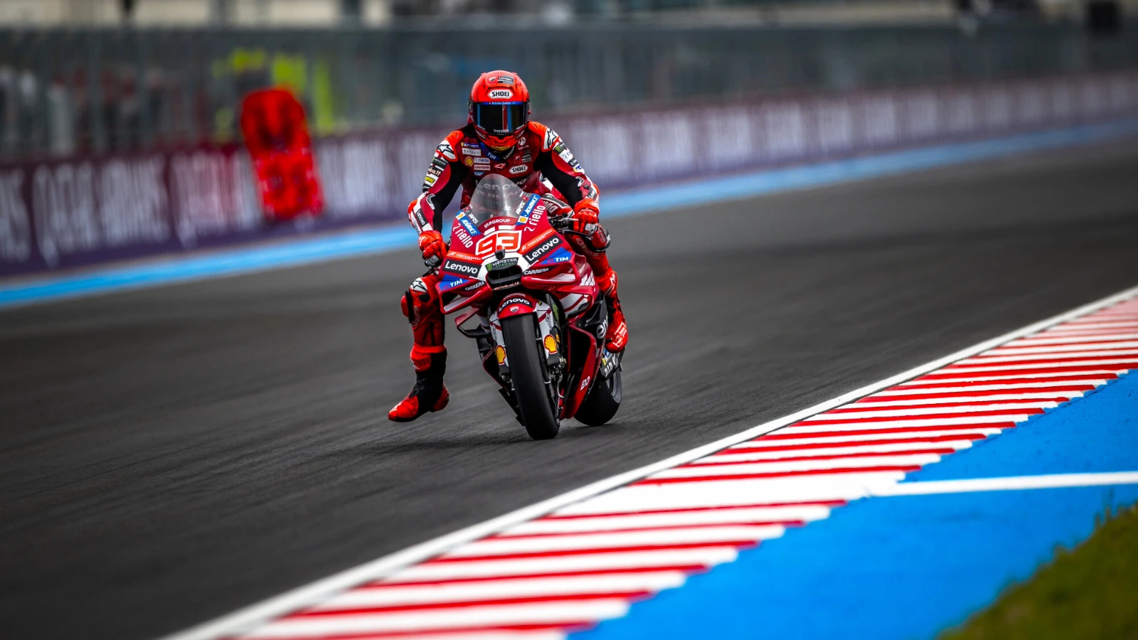 Marquez arrache la pole hongroise 2026 à Acosta - Article MotoGP en vedette sur PitStopInsight