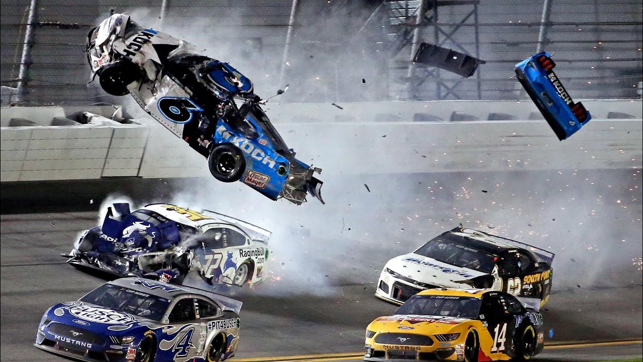 Bell blessé au poignet et à la cheville après le crash du Michigan - Article Nascar en vedette sur PitStopInsight