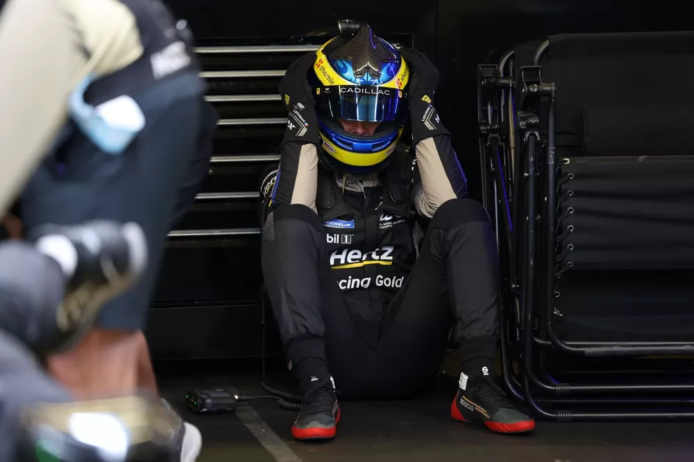 sebastien-bourdais-le-mans-2023-cadillac-hypercar-drivetrain-failure_0.webp