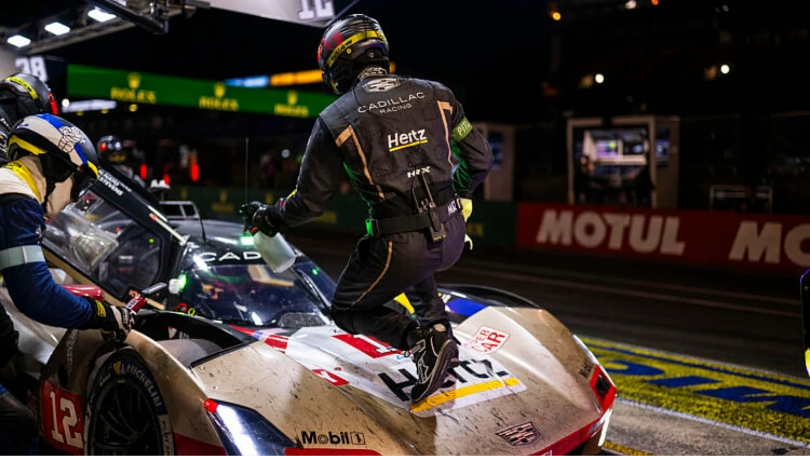 lemans-cadillac-12-leading_3.webp