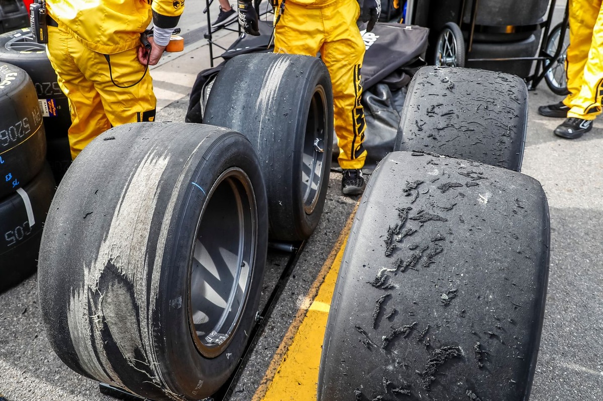 Usure des pneus à San Diego : le défi technique des marbles - Article Nascar en vedette sur PitStopInsight