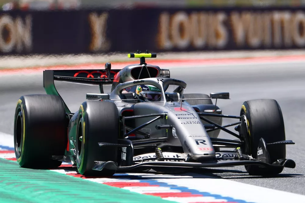 Audi Déploie son Moteur Amélioré à Barcelone Après Verdict ADUO - Article F1 en vedette sur PitStopInsight