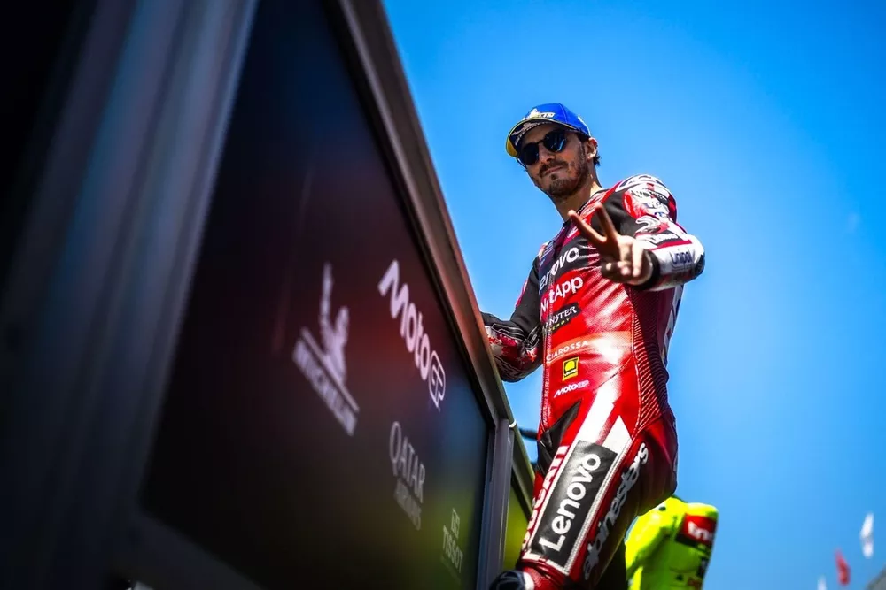 Bagnaia quitte Ducati fin 2026 pour Aprilia - Article MotoGP en vedette sur PitStopInsight