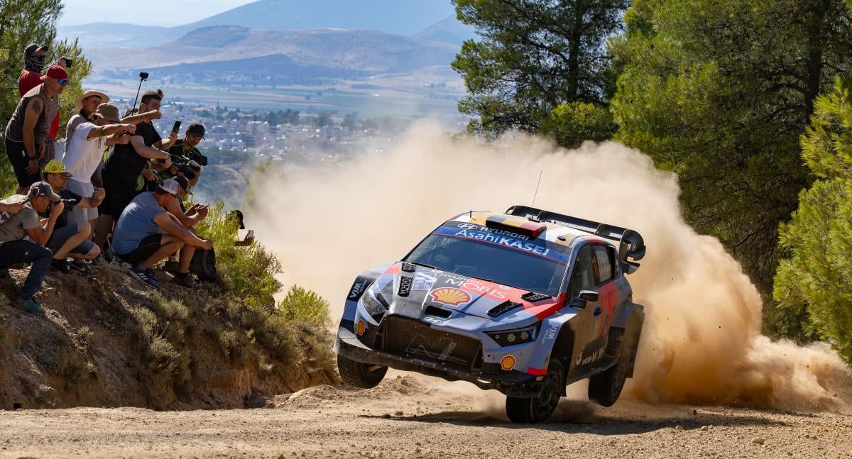 Acropole 2024 : Neuville défend 4,1 s face à Ogier - Article WRC en vedette sur PitStopInsight