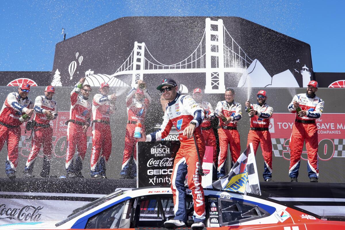 Shane van Gisbergen domine Sonoma et égale le record de Stewart - Article Nascar en vedette sur PitStopInsight
