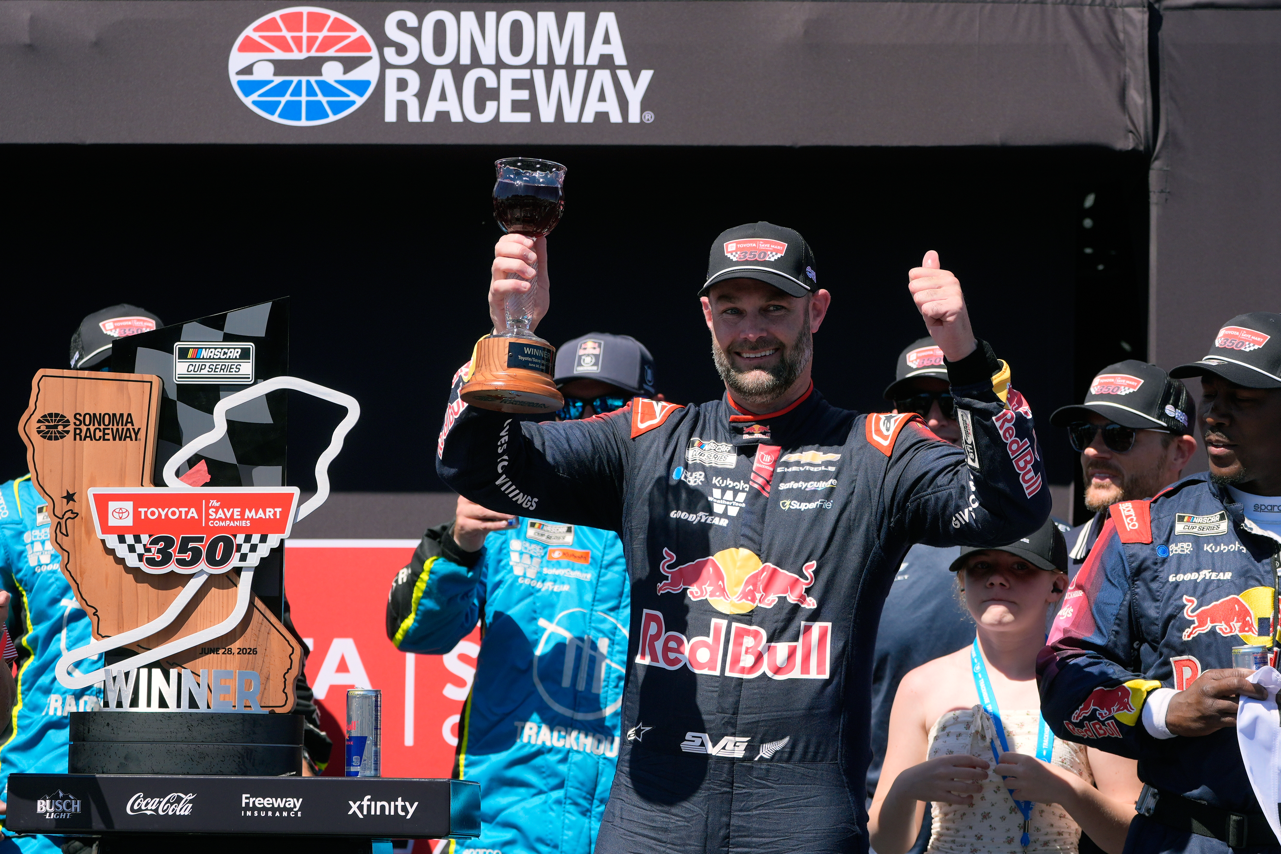 Van Gisbergen Égale Stewart Avec Huit Victoires Routières - Article Nascar en vedette sur PitStopInsight