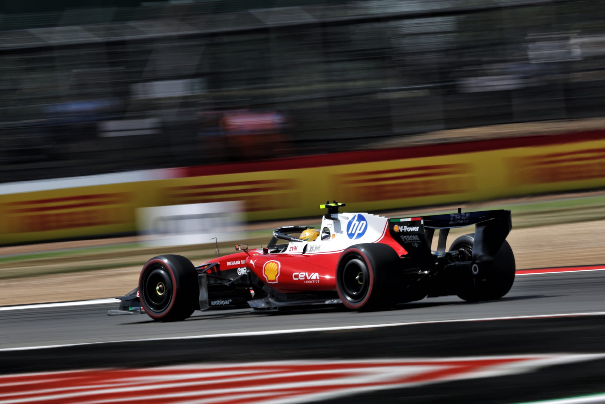 Hamilton Surprend Avec Sa Pole Sprint À Silverstone 2026 - Article F1 en vedette sur PitStopInsight