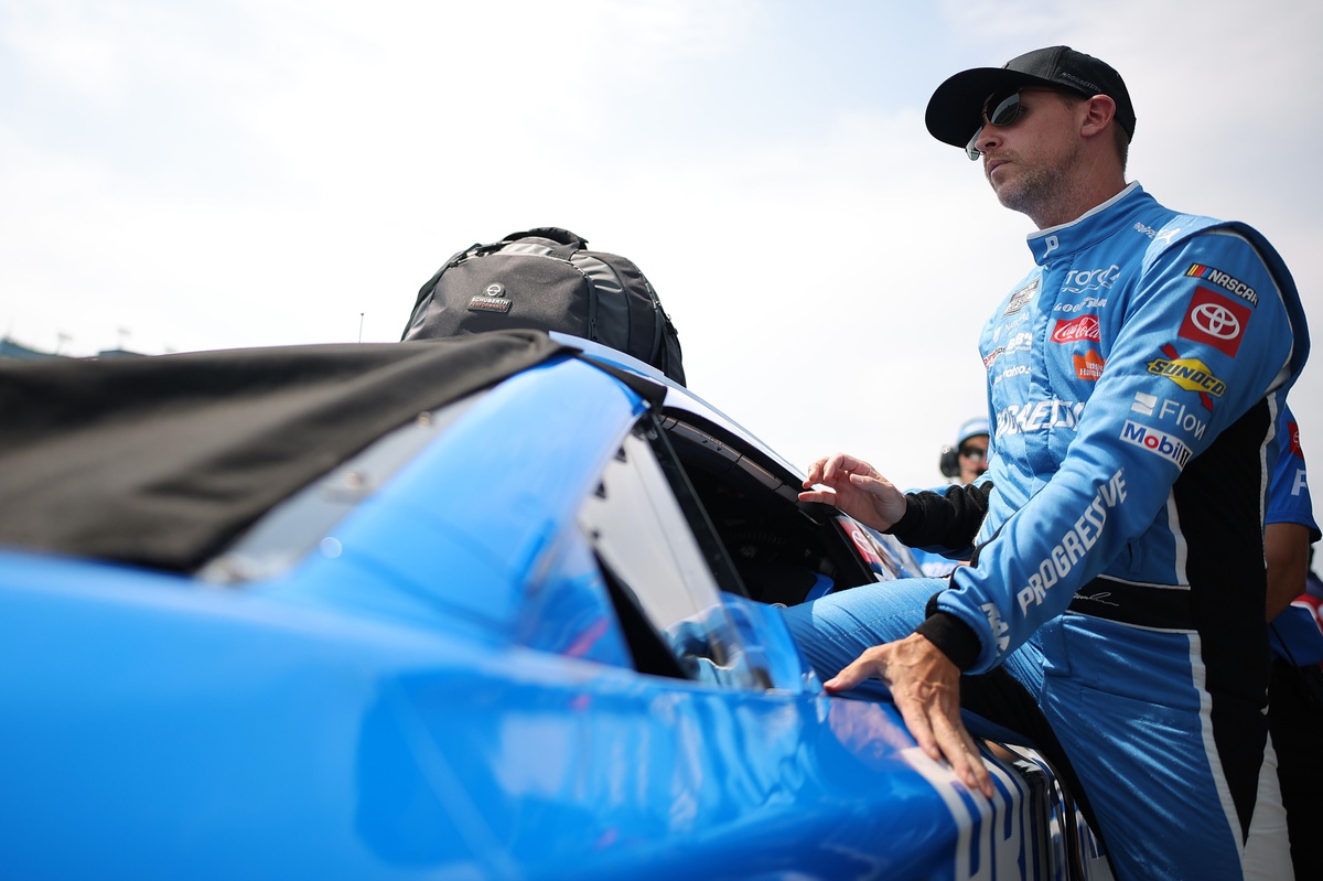 Denny Hamlin décroche la pole à Chicagoland 2026 - Article Nascar en vedette sur PitStopInsight