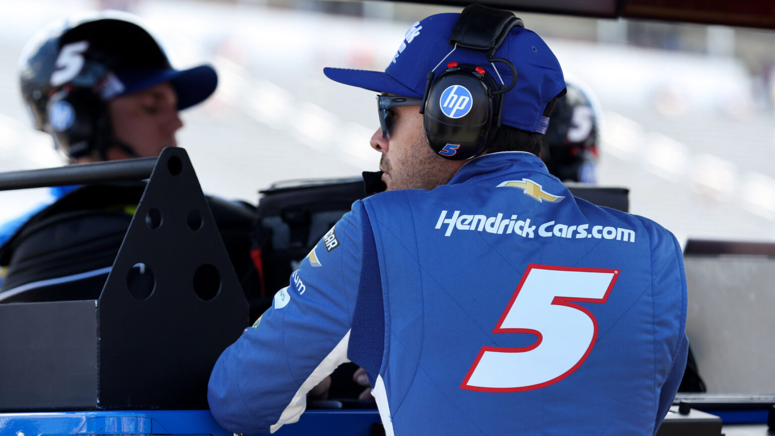 Trois Échecs d'Inspection et une Cascade de Pénalités pour McDowell à Chicagoland - Article Nascar en vedette sur PitStopInsight