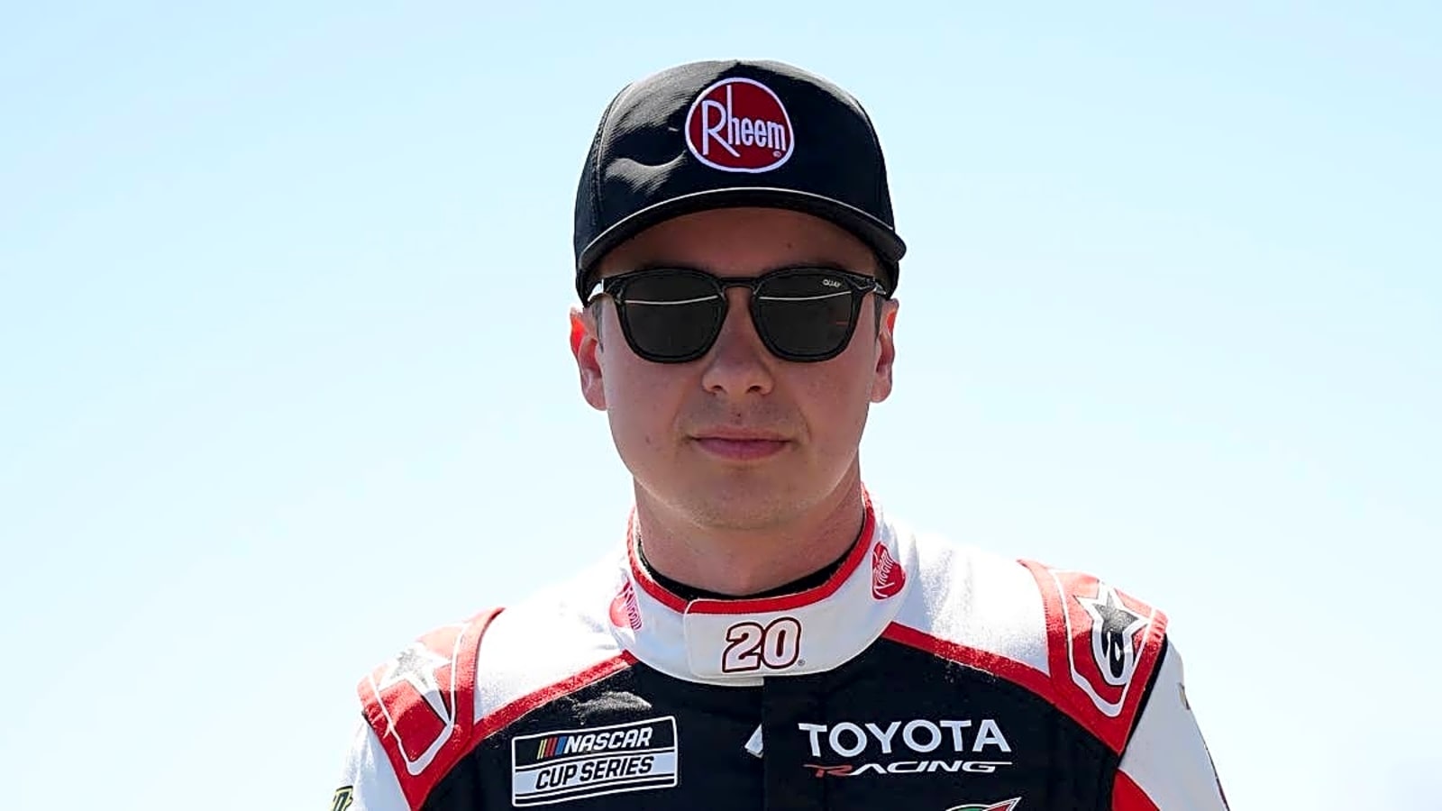 nascar-driver-with-left-wrist-brace_4.jpg
