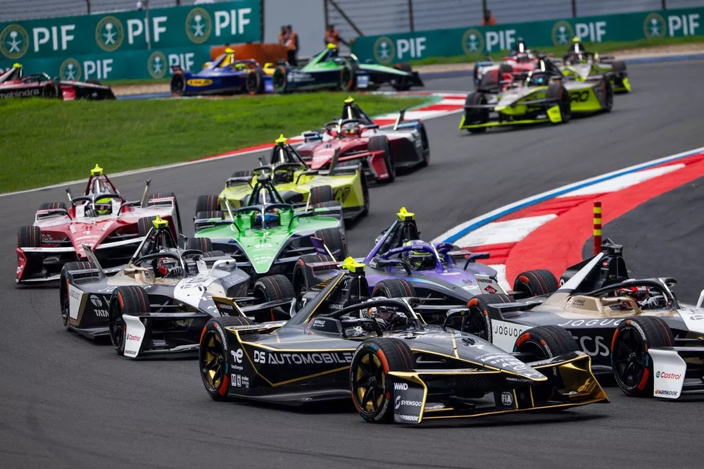 DS Penske Domine la Pluie à Shanghai avec sa Configuration Full Wet - Article Formule E en vedette sur PitStopInsight