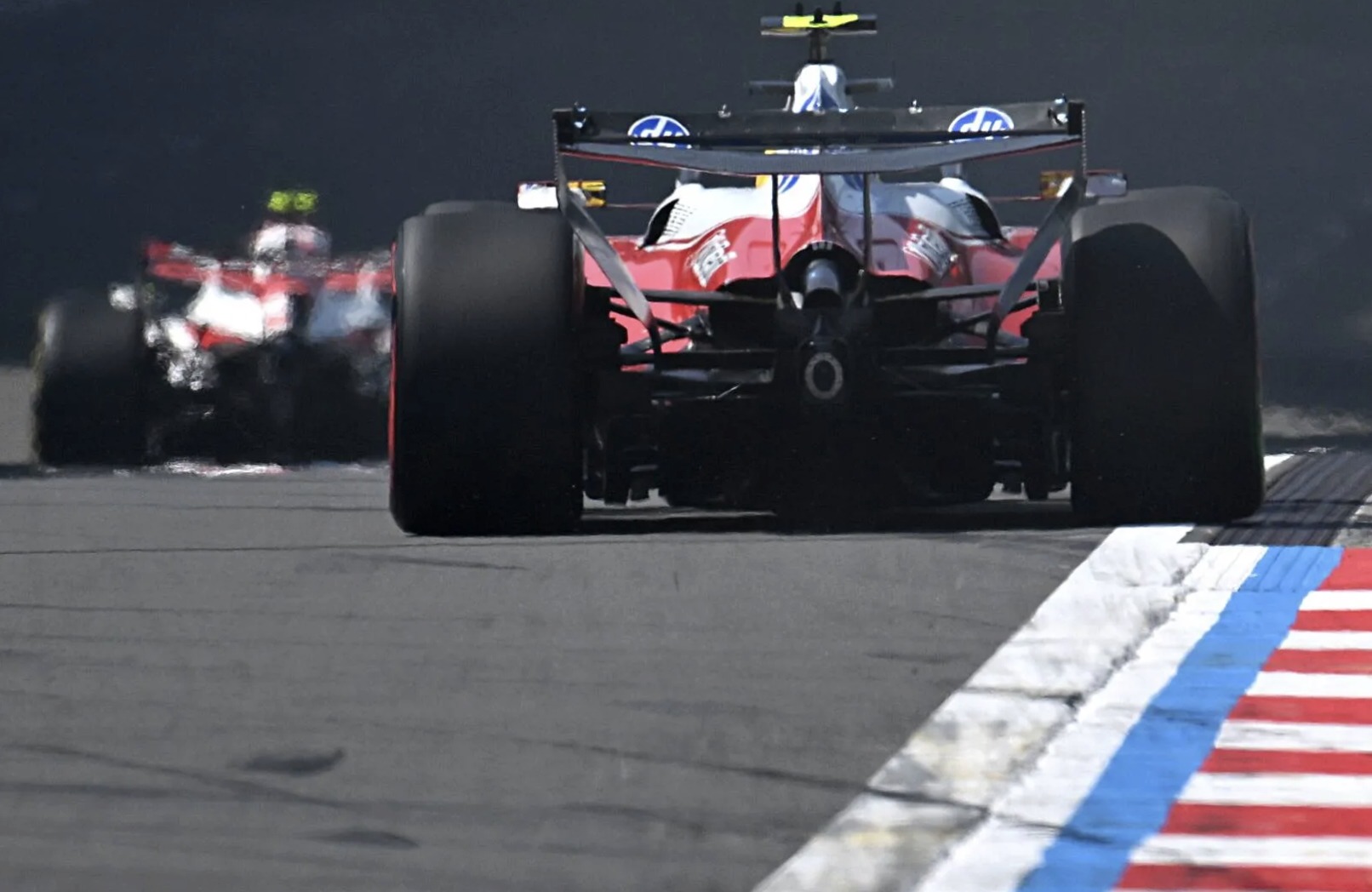 Panne d'Aileron Verstappen : Analyse Technique de l'Échec Red Bull - Article F1 en vedette sur PitStopInsight