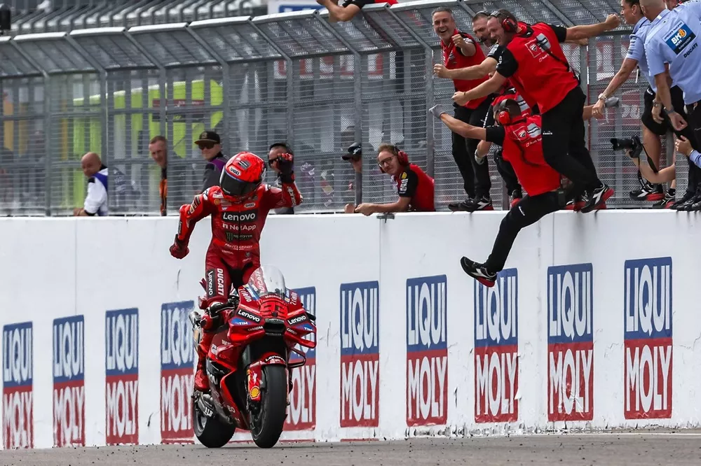 Essais MotoGP Allemagne 2026 : Marquez Domine Ducati Face Aux Aprilia - Article MotoGP en vedette sur PitStopInsight