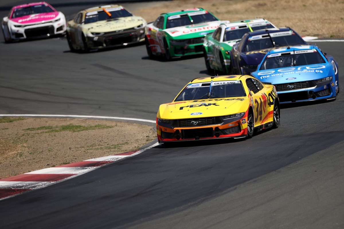 todd-gilliland-front-row-motorsports-ford-mustang-34-2027-nascar_1.jpg