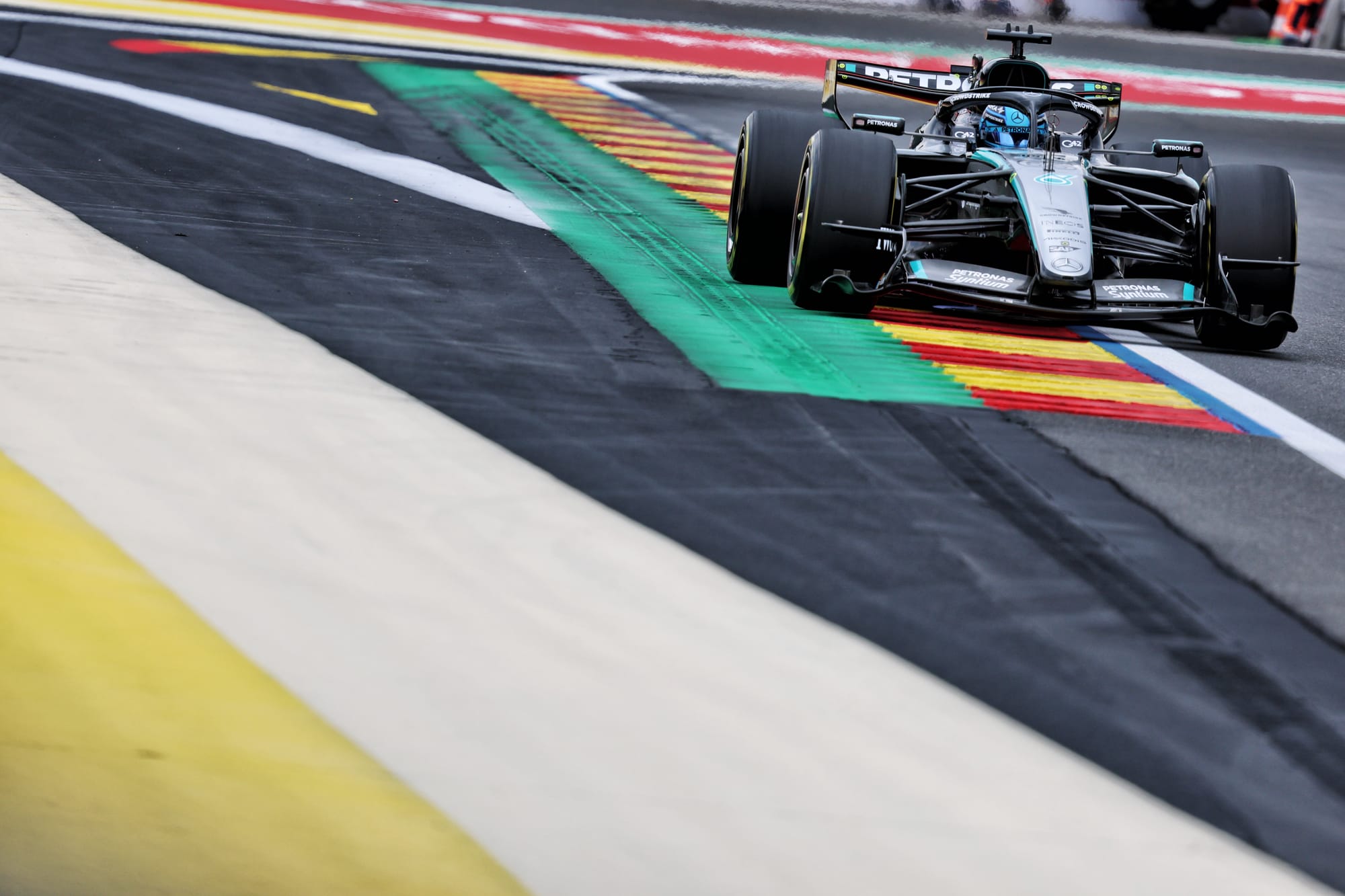 Déploiement énergie Mercedes : Russell pénalisé à Spa 2026 - Article F1 en vedette sur PitStopInsight