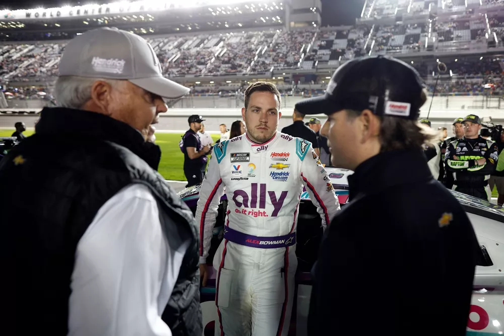 Alex Bowman met fin à sa carrière full-time après 2027 - Article Nascar en vedette sur PitStopInsight