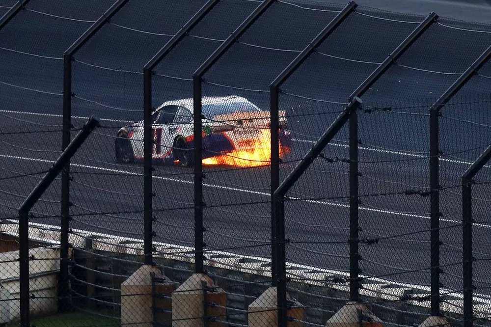 Denny Hamlin et le Grand Chelem au Brickyard 400 2026 - Article Nascar en vedette sur PitStopInsight